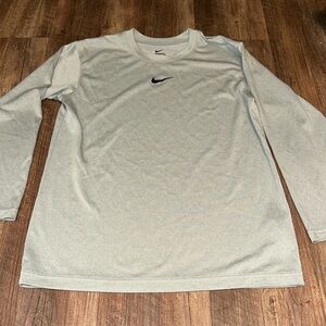 Boys Nike Dri Fit shirt size M